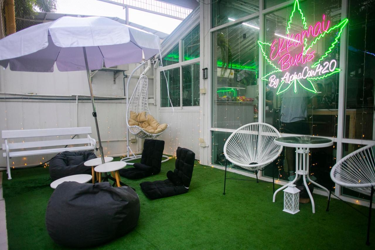 420 Hostel - Ekkamai Buds & Beds Bangkok Ngoại thất bức ảnh