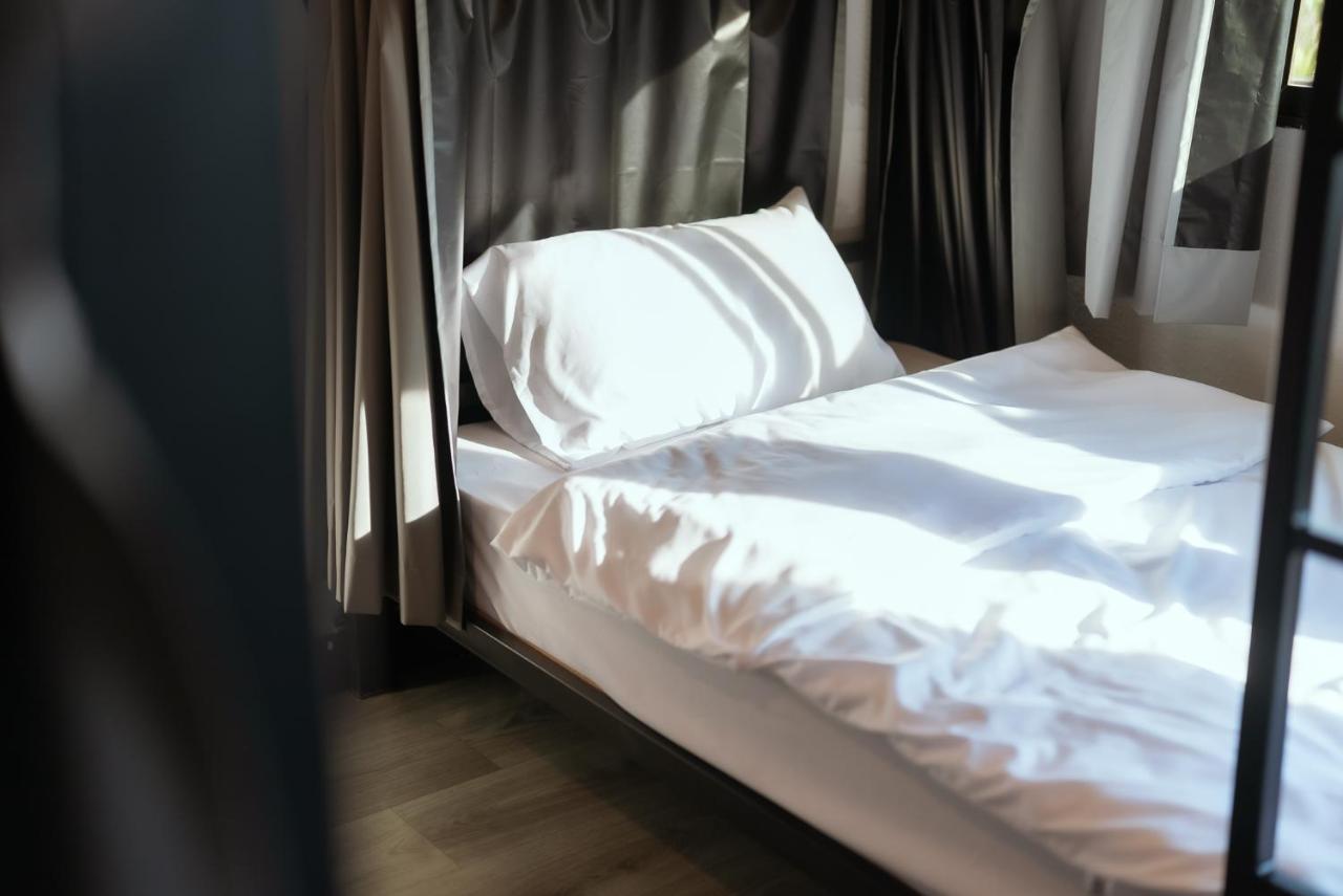 420 Hostel - Ekkamai Buds & Beds Bangkok Ngoại thất bức ảnh