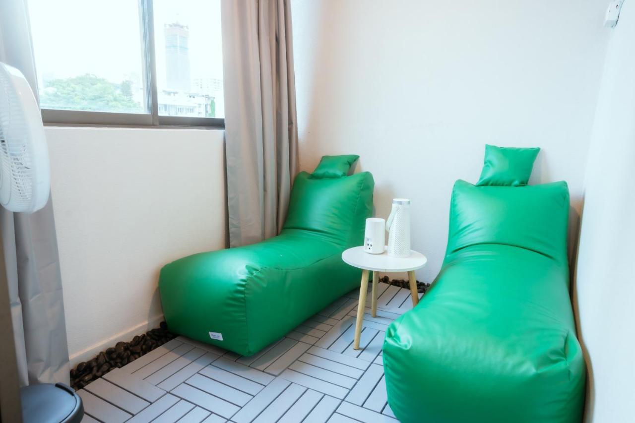 420 Hostel - Ekkamai Buds & Beds Bangkok Ngoại thất bức ảnh