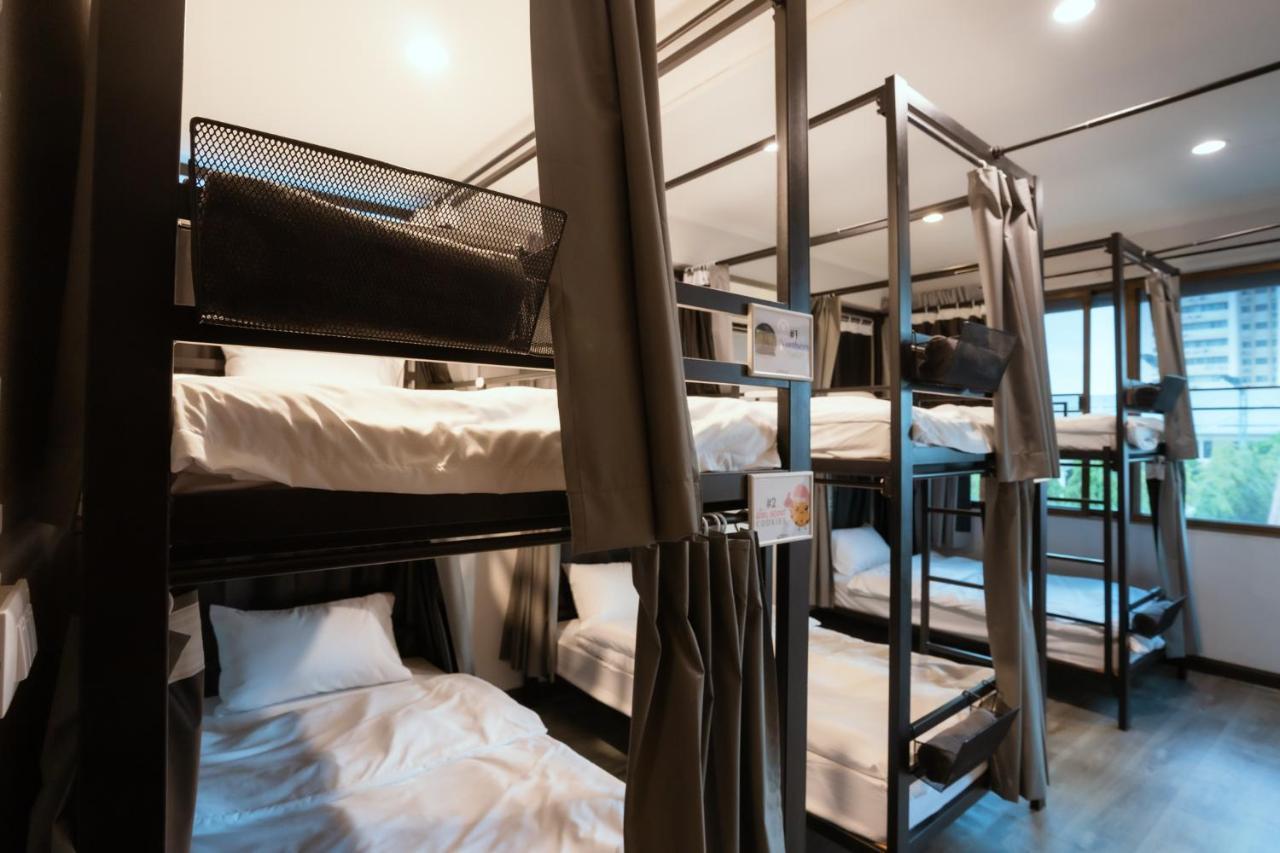 420 Hostel - Ekkamai Buds & Beds Bangkok Ngoại thất bức ảnh