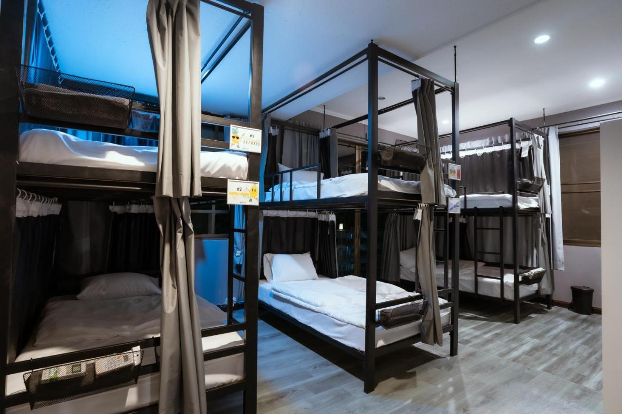 420 Hostel - Ekkamai Buds & Beds Bangkok Ngoại thất bức ảnh