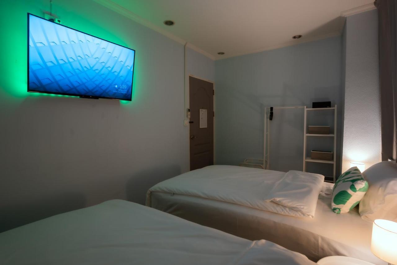 420 Hostel - Ekkamai Buds & Beds Bangkok Ngoại thất bức ảnh
