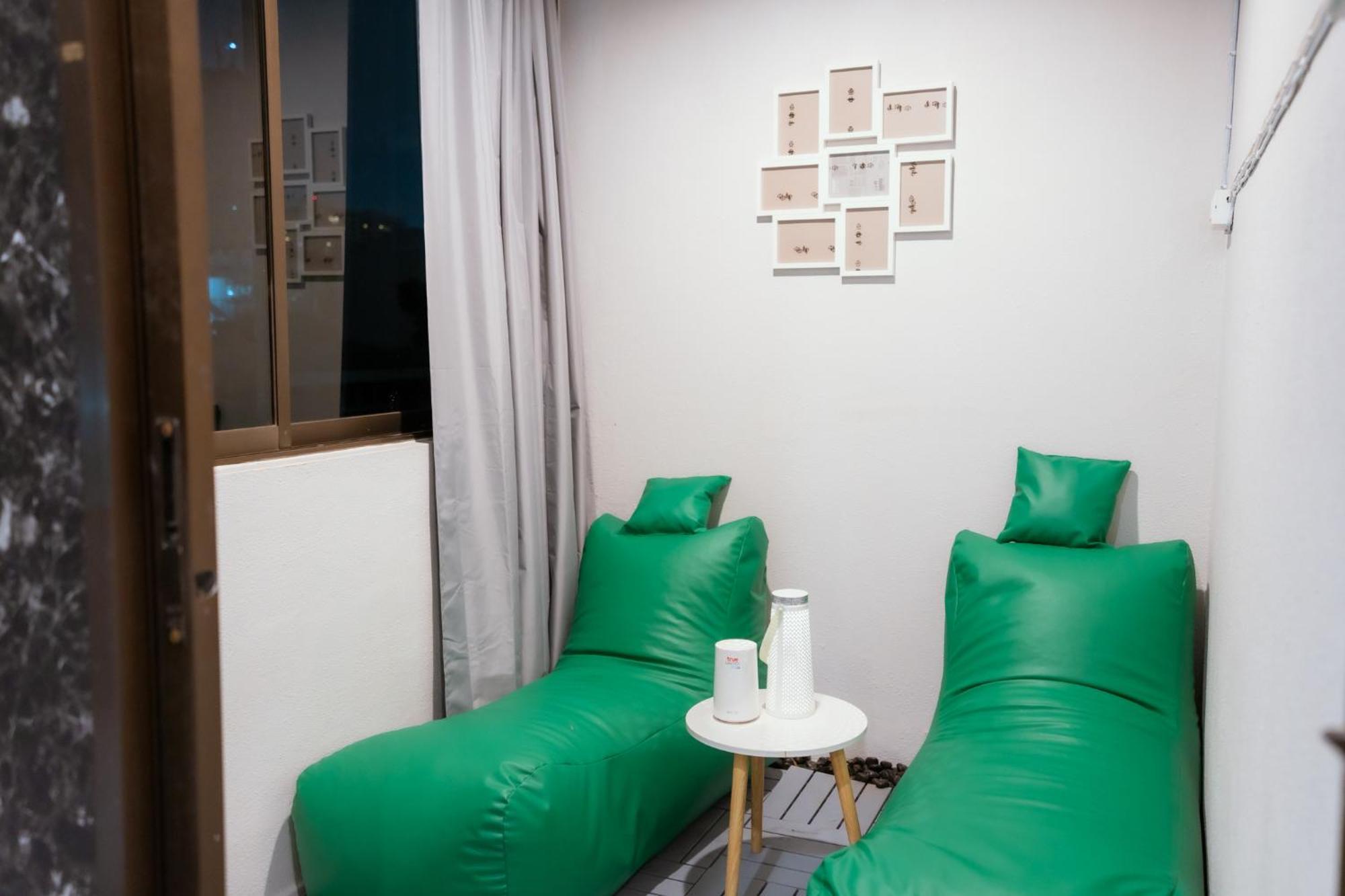 420 Hostel - Ekkamai Buds & Beds Bangkok Ngoại thất bức ảnh