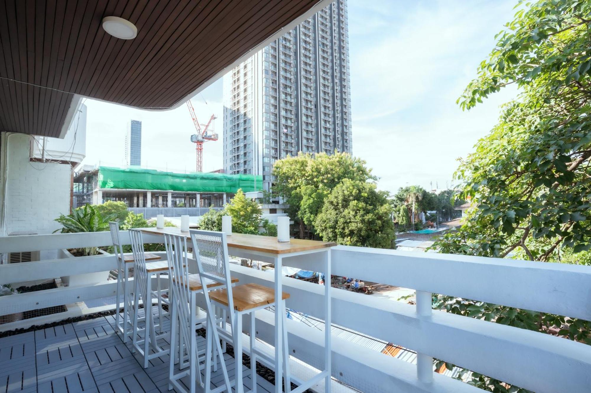 420 Hostel - Ekkamai Buds & Beds Bangkok Ngoại thất bức ảnh