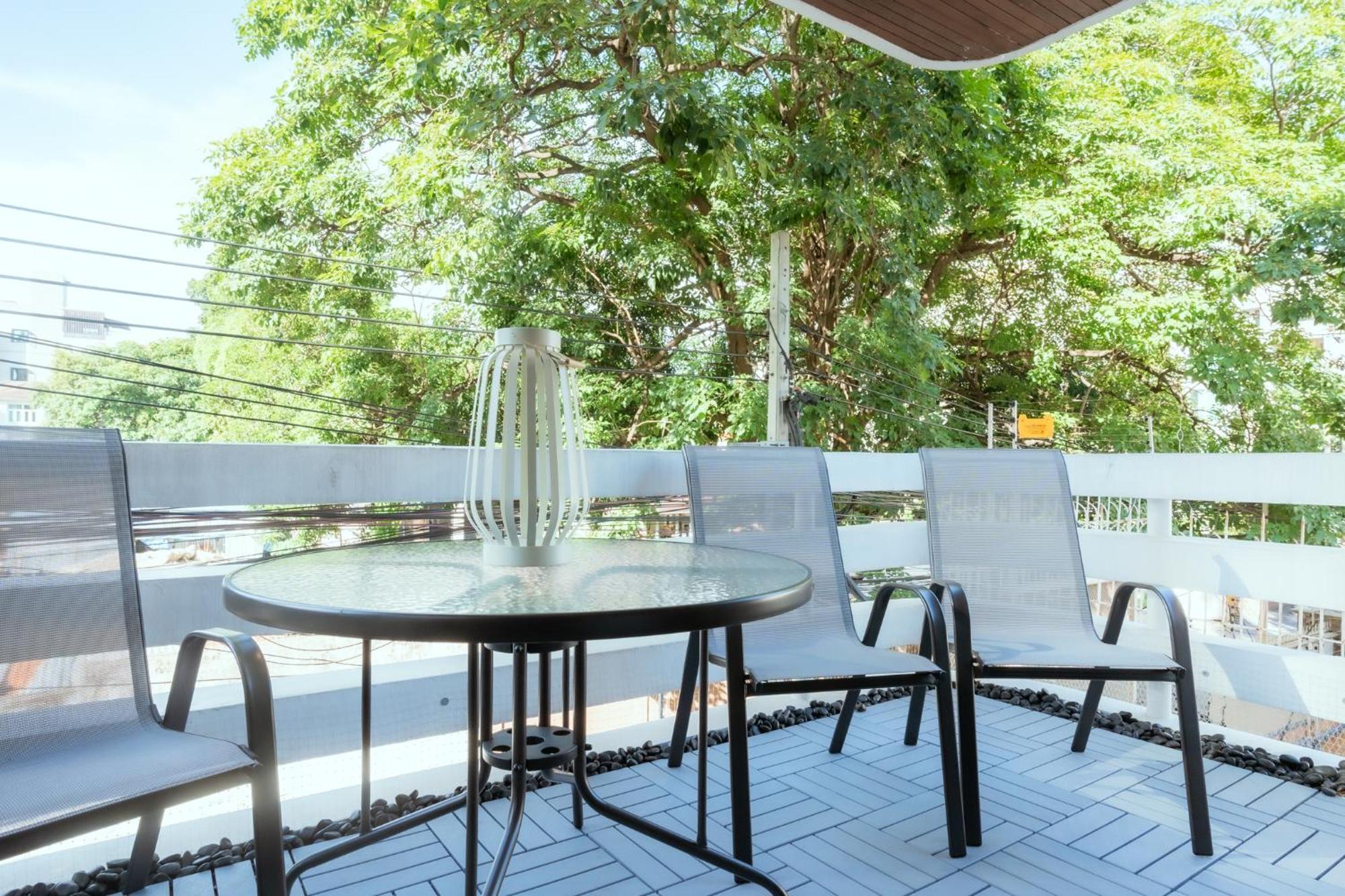 420 Hostel - Ekkamai Buds & Beds Bangkok Ngoại thất bức ảnh