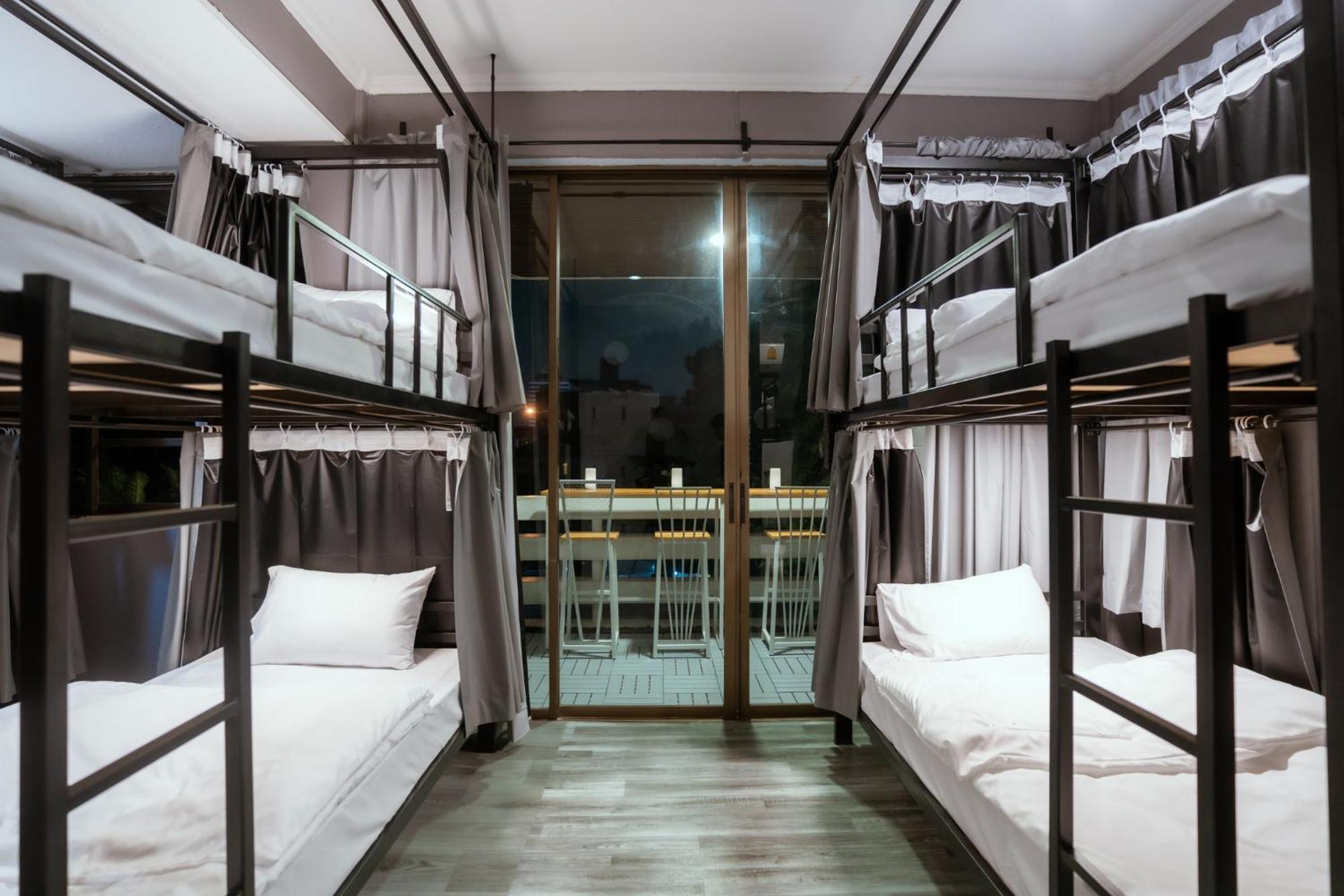 420 Hostel - Ekkamai Buds & Beds Bangkok Ngoại thất bức ảnh