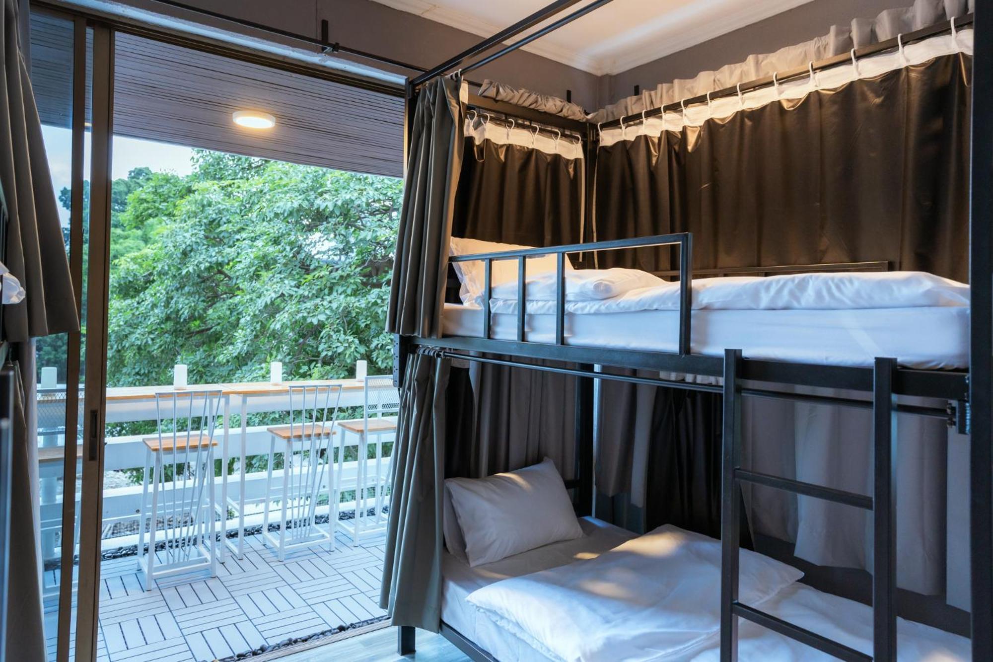 420 Hostel - Ekkamai Buds & Beds Bangkok Ngoại thất bức ảnh