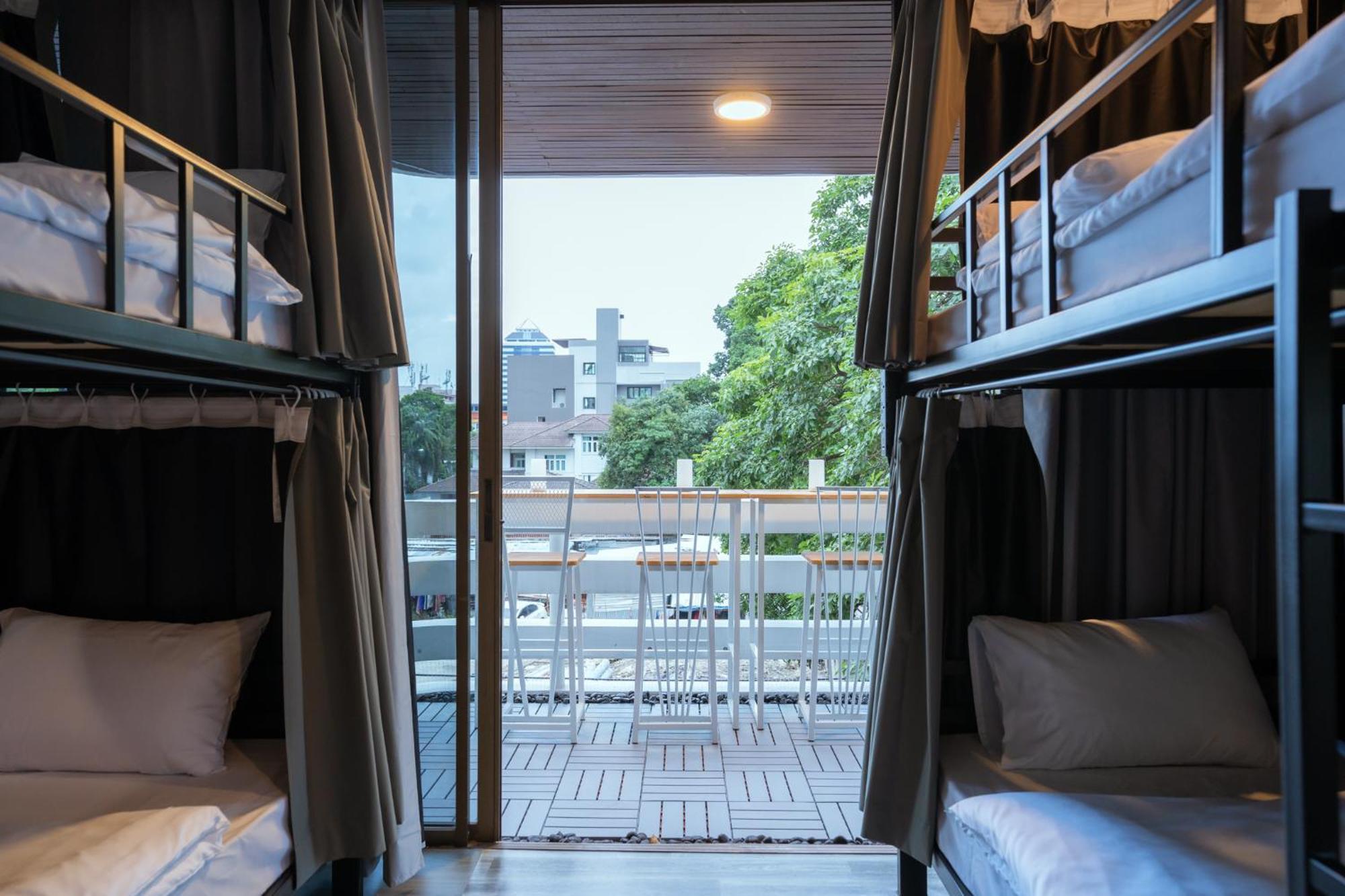 420 Hostel - Ekkamai Buds & Beds Bangkok Ngoại thất bức ảnh