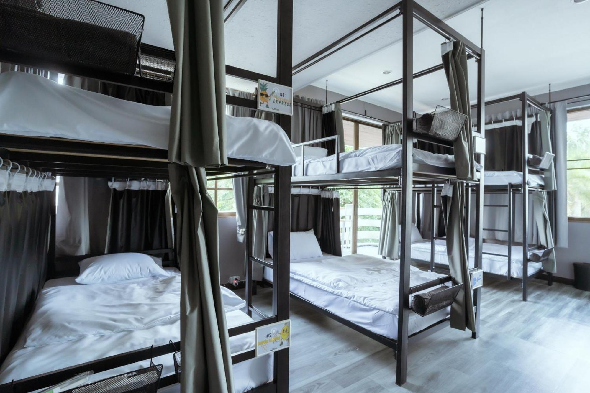 420 Hostel - Ekkamai Buds & Beds Bangkok Ngoại thất bức ảnh