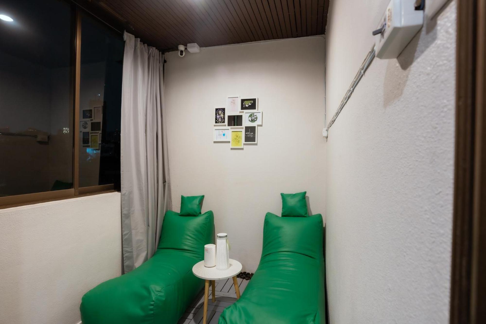 420 Hostel - Ekkamai Buds & Beds Bangkok Ngoại thất bức ảnh
