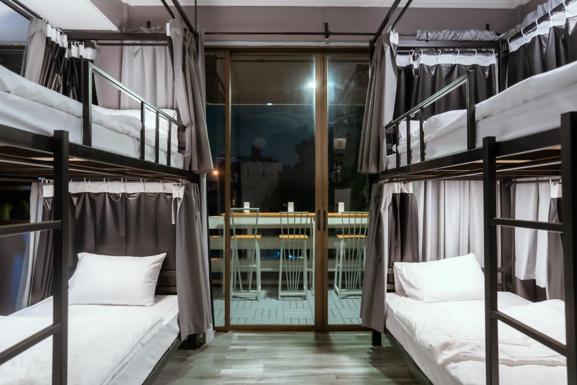 420 Hostel - Ekkamai Buds & Beds Bangkok Ngoại thất bức ảnh